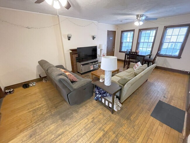 Building Photo - 46 N Breese Terrace