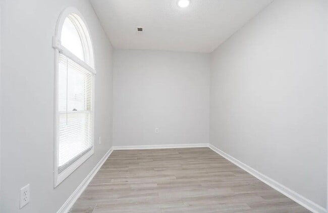 Building Photo - Charming 2-Bedroom Ranch Home with Large Backyard – Cozy & Remodeled!