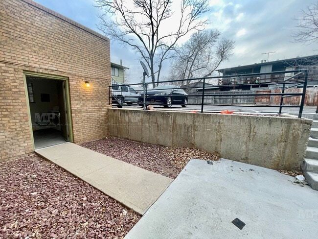 Building Photo - 1628 Azalea Dr