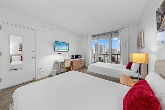 Building Photo - 2602 E Hallandale Beach Blvd