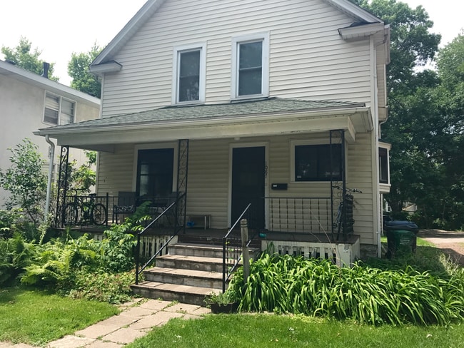 Primary Photo - 4-Bedroom House Close to U of M Campus
