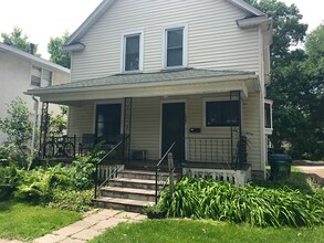 Building Photo - 4-Bedroom House Close to U of M Campus