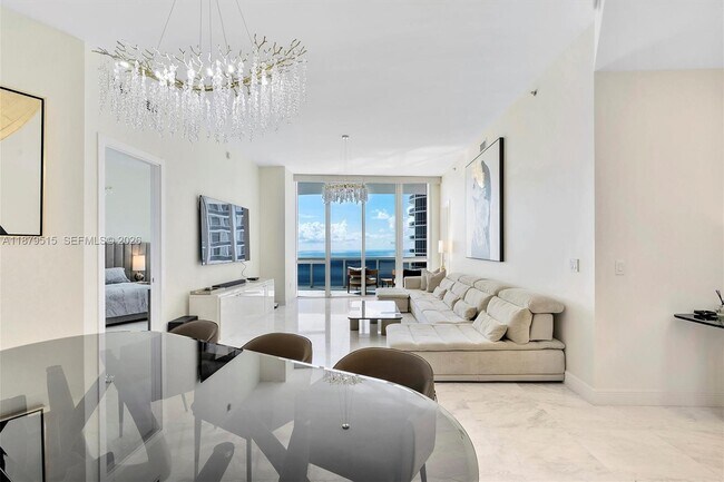 Building Photo - 16001 Collins Ave