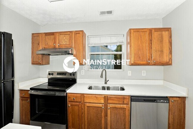 Building Photo - 3 Bedroom Pet-Friendly Home in Jonesboro, GA with Main Street Renewal