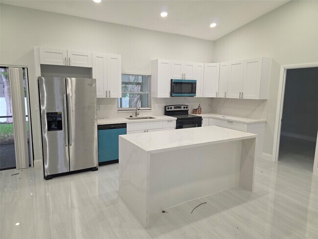 Building Photo - 6701 W Wedgewood Ave