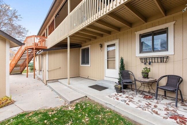 Building Photo - Students Welcome! Spacious 2-Bedroom Condo with Garage and Basement