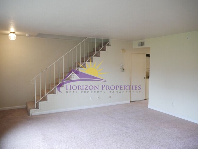 Building Photo - 3 Bed 2.5 Bath 1,380 sqft Townhome in Carmichael