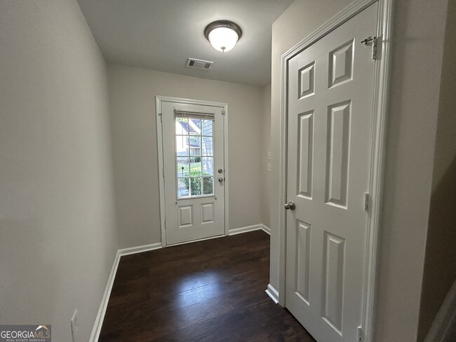 Building Photo - 2455 Mayfair Dr