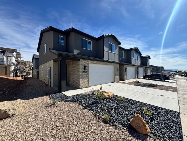 Building Photo - Coral Canyon 4-Bedroom End-Unit Townhome! Brand New!!