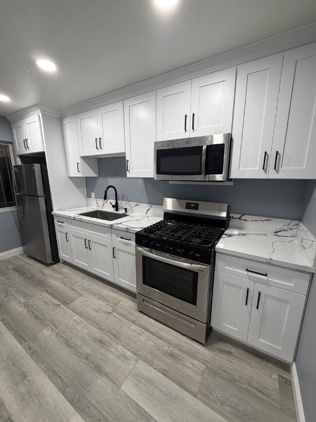 Building Photo - 100% NEWLY REMODELED - MUST SEE - WON'T LAST _   Only 4 miles from USC and 6 miles from DTLA