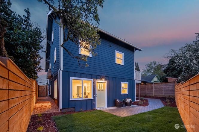 Building Photo - 3425 21st Ave S