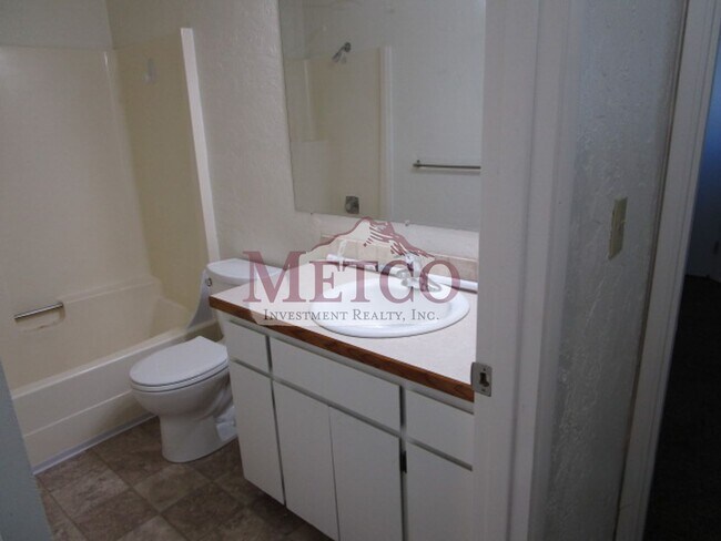 Building Photo - 16701