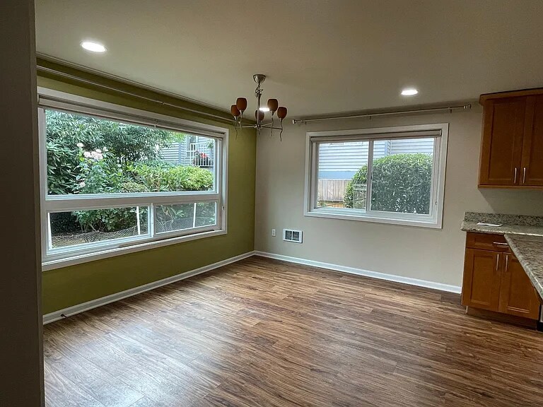 Building Photo - 2423 8th Ave N