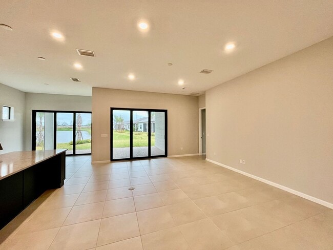Building Photo - VERANDA GARDENS BRAND NEW HOME