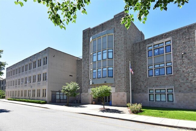 Building Photo - 624 Timpson St