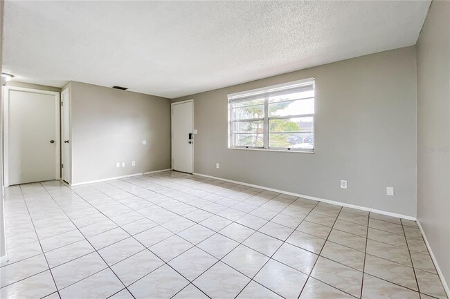 Building Photo - 2115 Harrison Dr