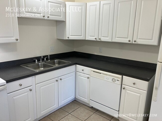 Building Photo - 2318 Sedgewick Dr