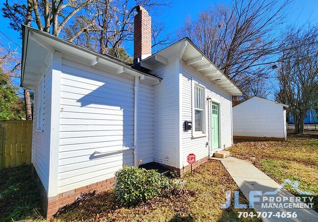 Building Photo - Cute Studio Apartment in Salisbury!