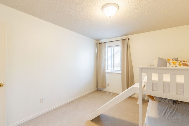 Building Photo - 3 Bed 2.5 Bath In The Heart Of Eagle