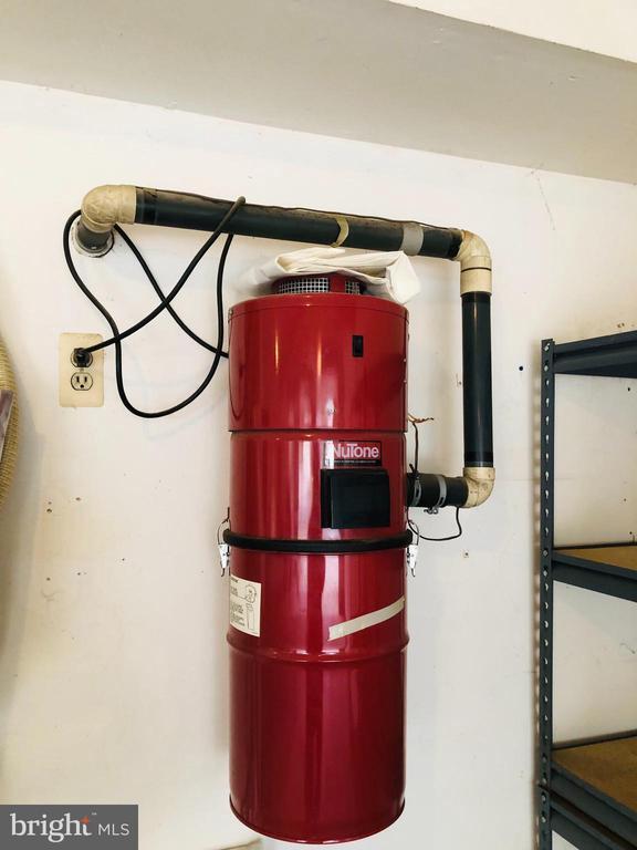 Building Photo - 9 Cromwell Ct