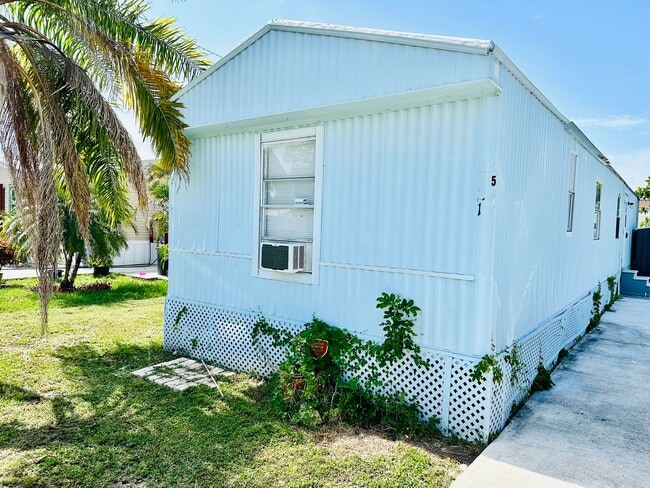 Primary Photo - FIRST MONTH'S RENT FREE! 2/1.5 IN SPRINGWO...