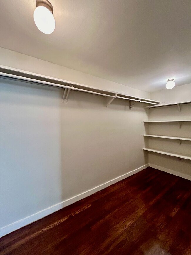 Building Photo - 4021 Mandell St