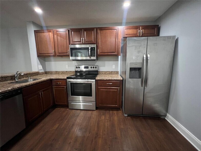 Building Photo - 5621 Riverside Dr