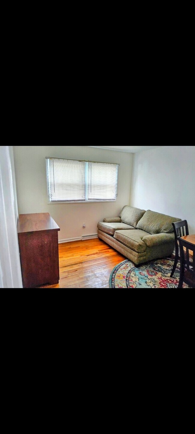 Building Photo - 147 Candlewick Dr