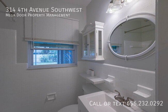 Building Photo - 314 4th Ave SW