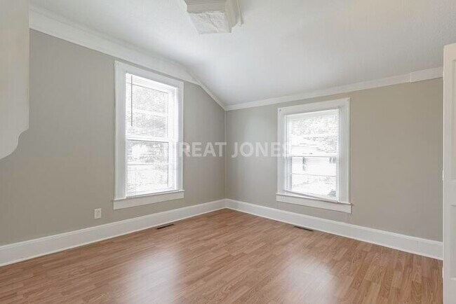 Building Photo - NOW OFFERING HALF OFF FIRST FULL MONTH IF ...