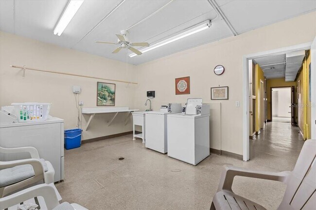 Building Photo - 1235 S Highland Ave