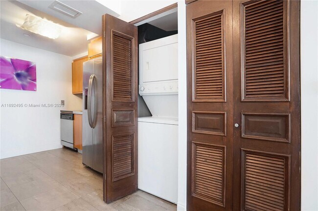 Building Photo - 6365 Collins Ave