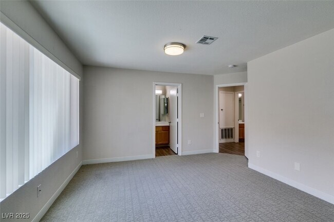 Building Photo - 350 S Durango Dr