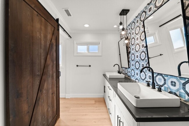 Building Photo - Beautiful Home in Dana Point