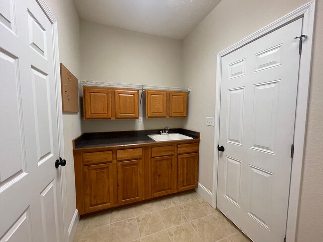 Building Photo - 1930 Scarlett Meadows Dr