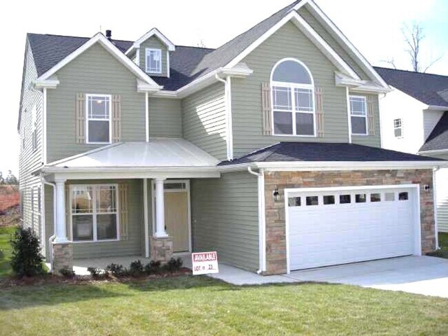 Building Photo - COMING SOON!!! One Month Free Rent ! Discover your new haven! This home offers a perfect blend of...