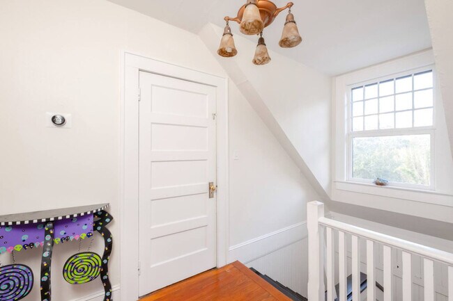 Building Photo - 406 NE 7th Ave