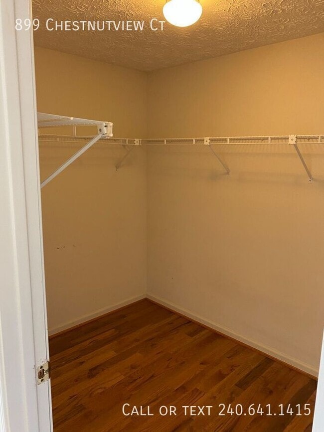 Building Photo - 899 Chestnutview Ct