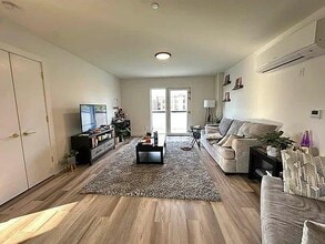 Building Photo - 2 bedroom in BRONX NY 10463