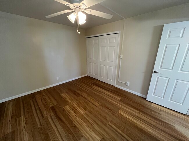 Building Photo - 7310 Sunshine Skyway Ln S