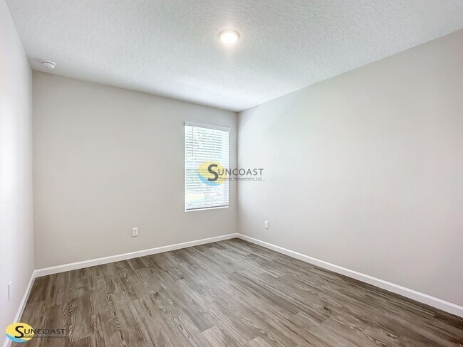 Building Photo - 6481 Breezy Oaks Wy