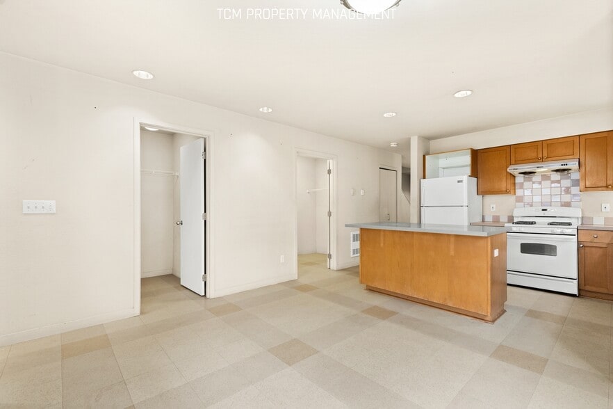 Building Photo - 2954 S Frontenac St