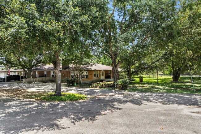 Building Photo - 18718 Vickers Rd