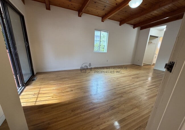 Building Photo - 999 31st St