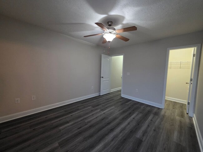 Building Photo - 521 Cider Hill Rd