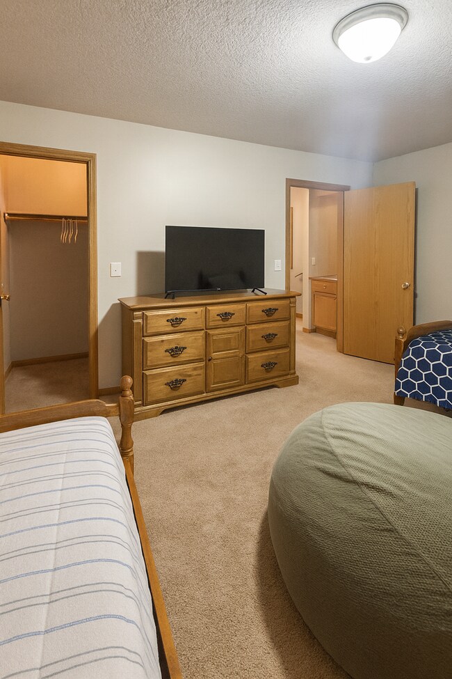 Building Photo - 1040/1044 4th St SE, Forest Lake, MN 55129 (duplex)