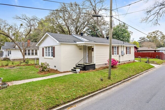 Building Photo - 1301 E 67th St