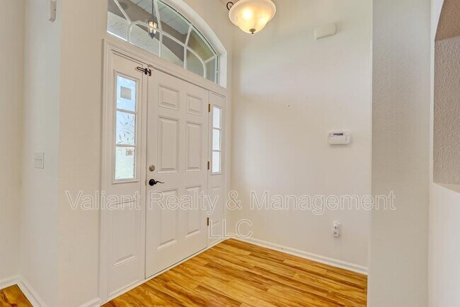Building Photo - 608 Birchbark Trail