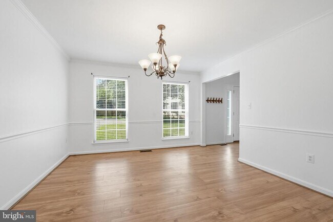 Building Photo - 11 St Marks Ct