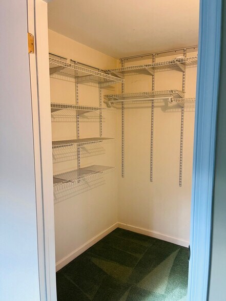 Building Photo - 452 Richmond Rd